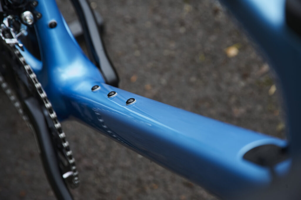 2021 Cannondale SuperSix Evo Carbon Disc 105 &ndash; bosses 1.jpg