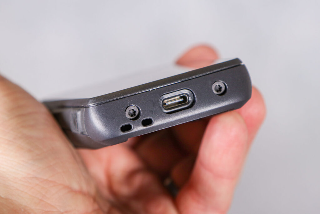 2021 Hammerhead Karoo 2 – charging port.jpg