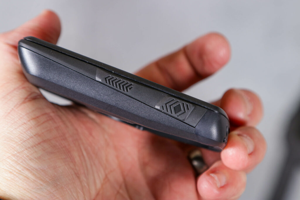 2021 Hammerhead Karoo 2 – side buttons.jpg