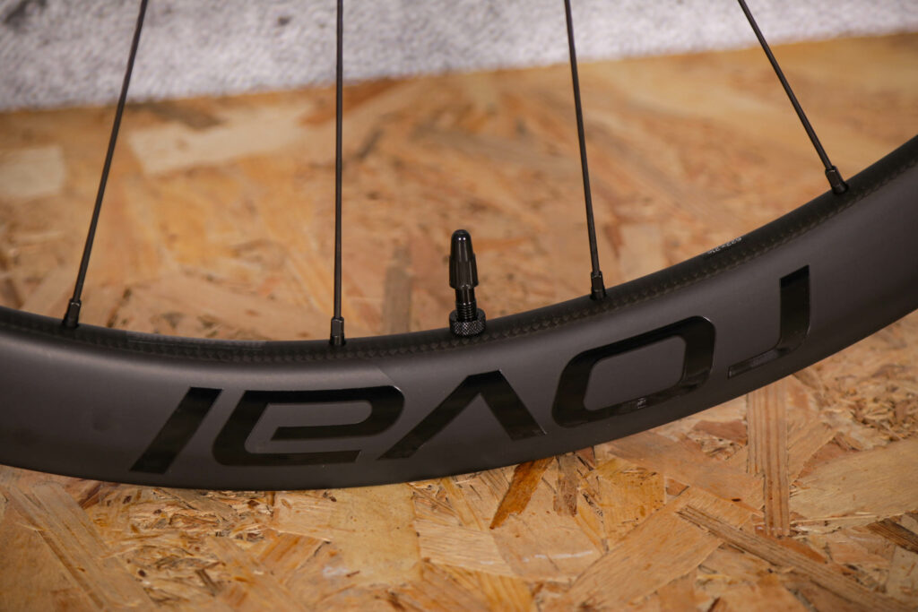 2021 Roval Rapide C38 wheelset – valve.jpg