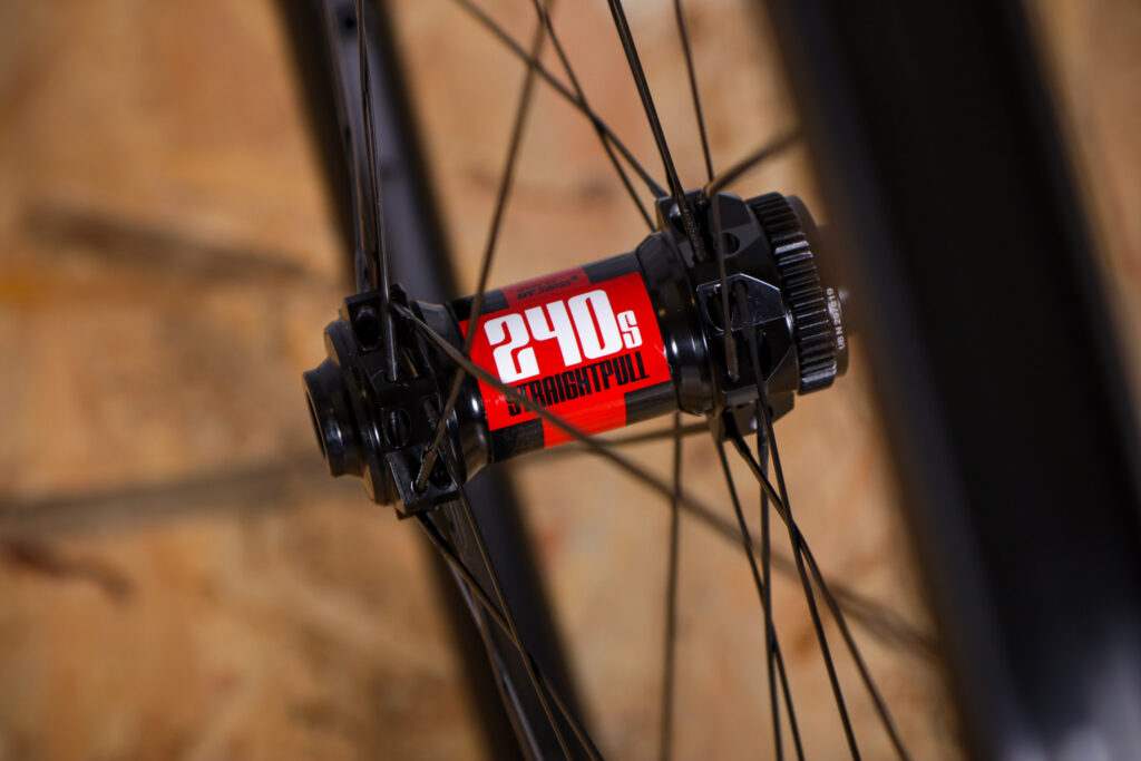 2021 VEL 38 RSL Carbon Tubeless Disc Wheelset – front hub.jpg