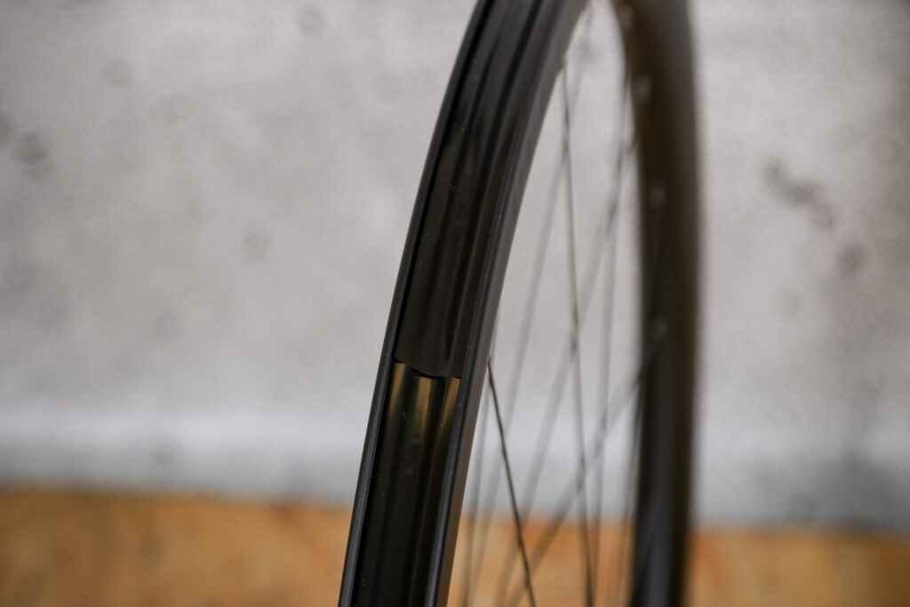 2021 VEL 38 RSL Carbon Tubeless Disc Wheelset – rim bed.jpg