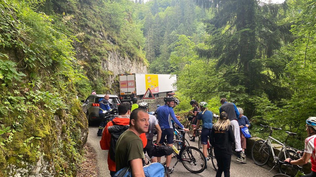 Lorry stuck TdF