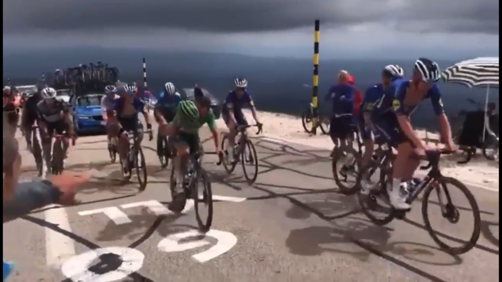 Mark Cavendish doffs helmet to Tom Simpson memorial.PNG