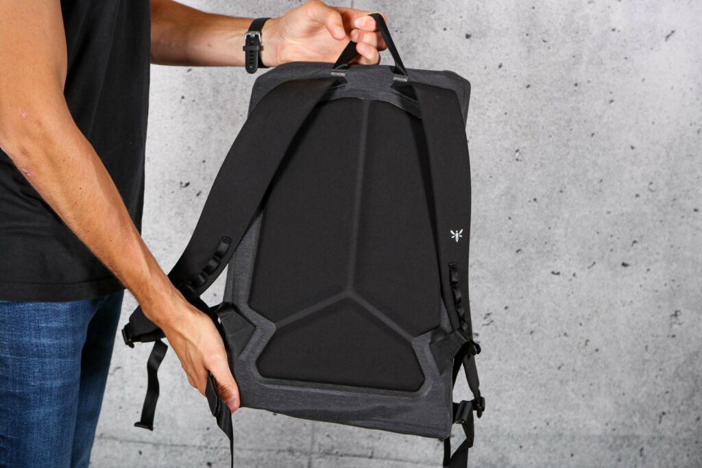 2021 Apidura City Backpack 17L – back padding.jpg