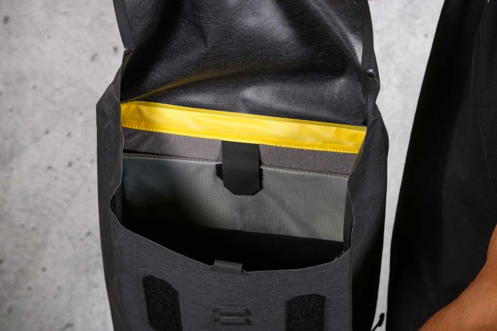 2021 Apidura City Backpack 17L – laptop sleeve.jpg