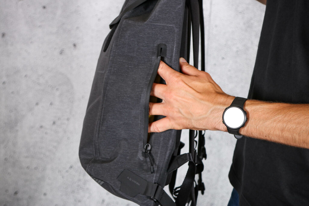2021 Apidura City Backpack 17L – side pocket.jpg