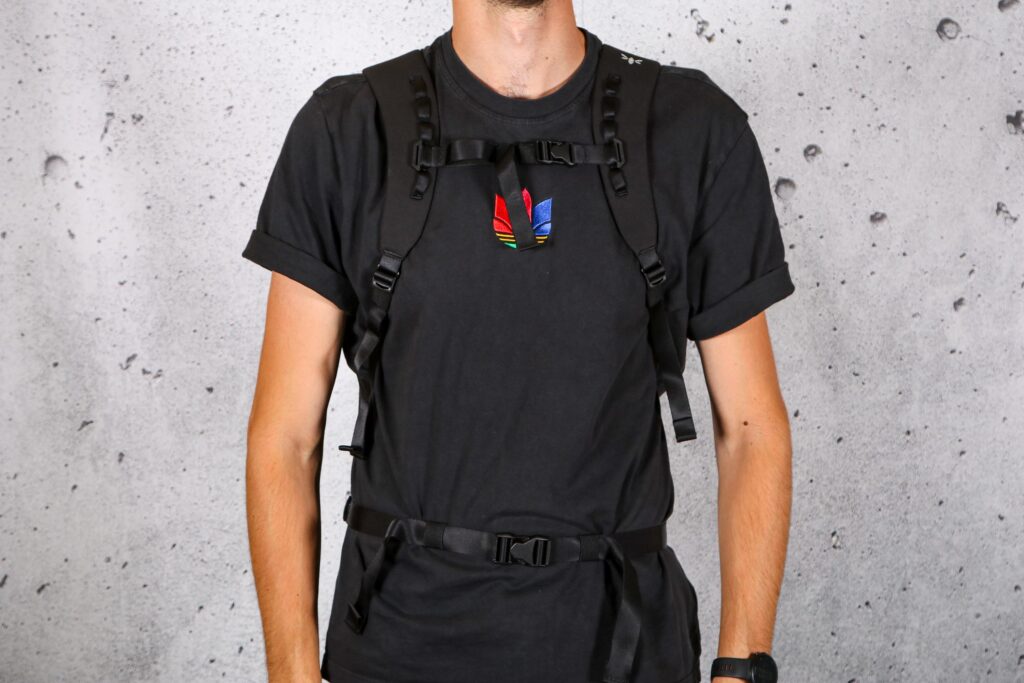 2021 Apidura City Backpack 17L – straps.jpg