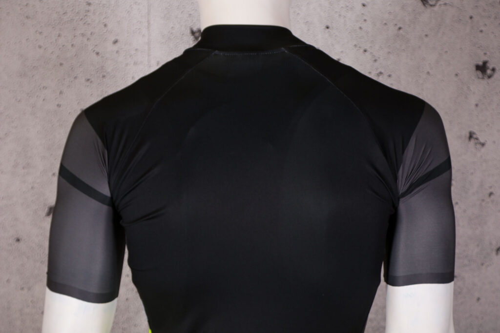 2021 Endura Asym Short Sleeved Jersey – shoulders.jpg
