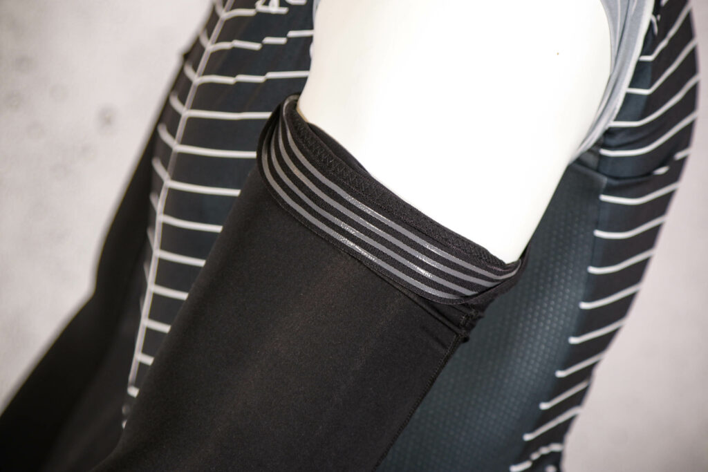 2021 Endura Pro SL Arm Warmers II – top gripper inside.jpg