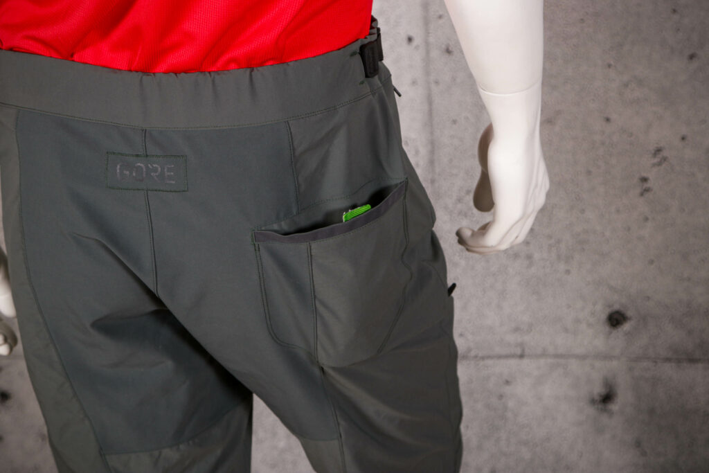 2021 Gore Explore Shorts Mens – back pocket.jpg