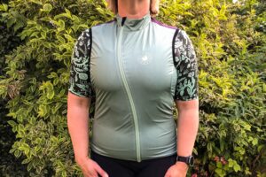 2021 Iris Cycling Gilet – Just in Case Olive-Plum.jpg