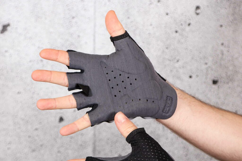 2021 Q36.5 Unique Gloves – palm.jpg