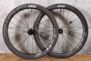 2021 Zipp 404 Firecrest Carbon Tubeless Disc-brake wheelset.jpg