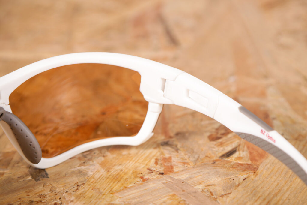 2021 BZ Optics TOUR Photochromic Glasses HD Lenses – hinge.jpg