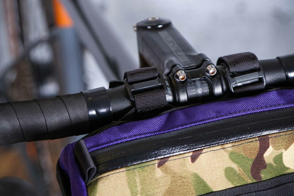 2021 CamelChops BLIMP 2.0 handlebar bag – straps.jpg