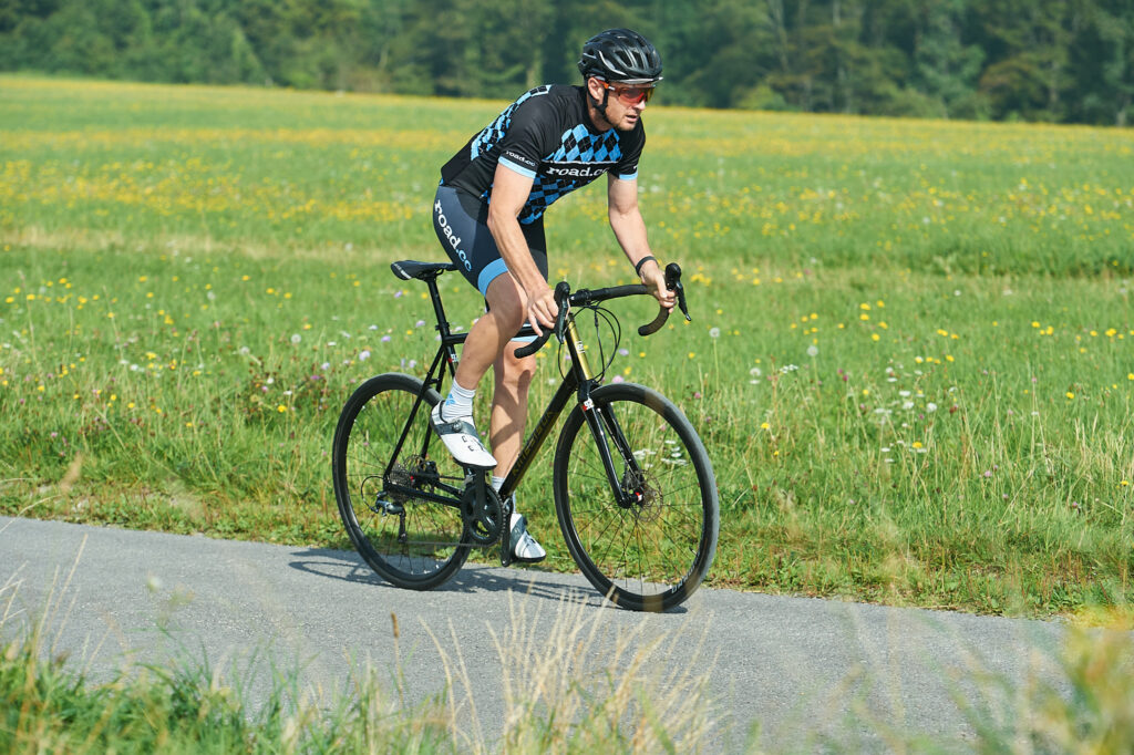 2021 Kinesis R2 – riding 3.jpg