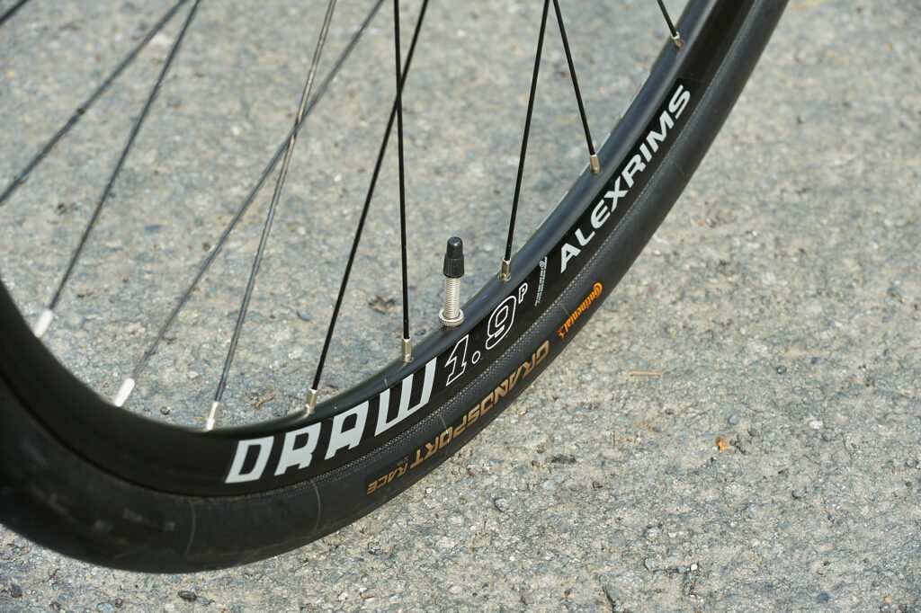 2021 Kinesis R2 – rim and tyre.jpg