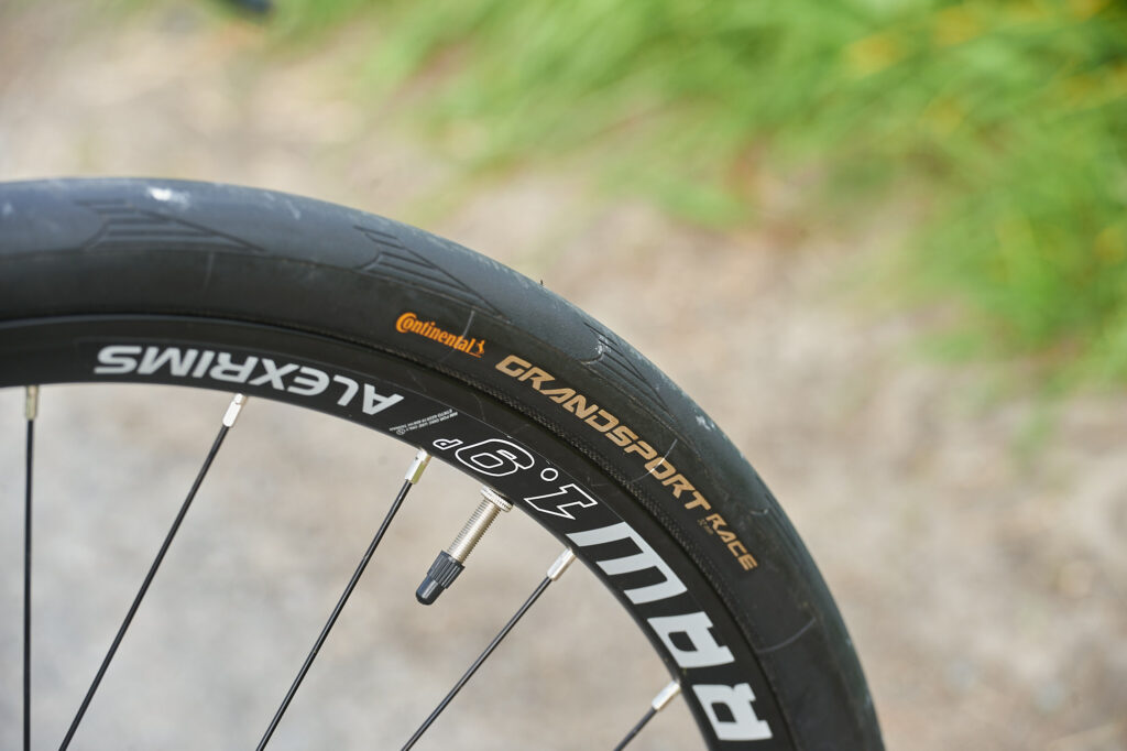2021 Kinesis R2 – tyre 2.jpg