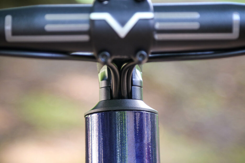 2021 Ribble Endurance AL e Shimano 105 – cable routing.jpg