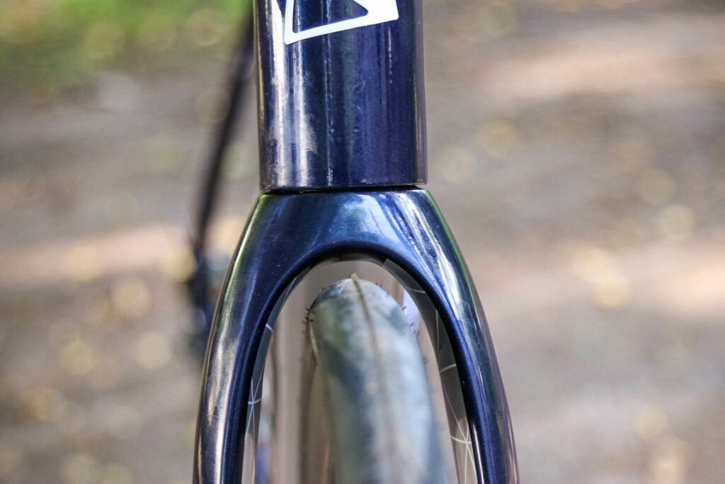 2021 Ribble Endurance AL e Shimano 105 – fork clearance.jpg