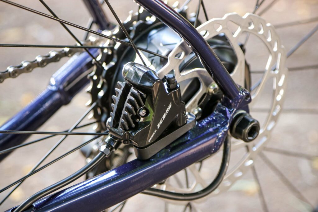 2021 Ribble Endurance AL e Shimano 105 – rear disc brake.jpg