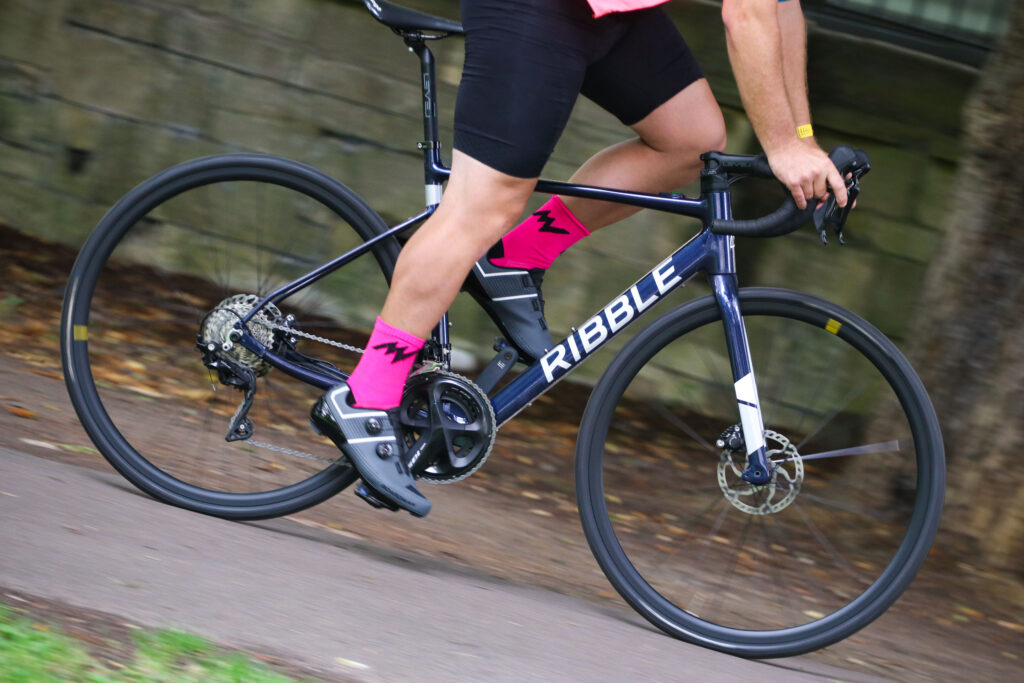 2021 Ribble Endurance AL e Shimano 105 – riding 1.jpg