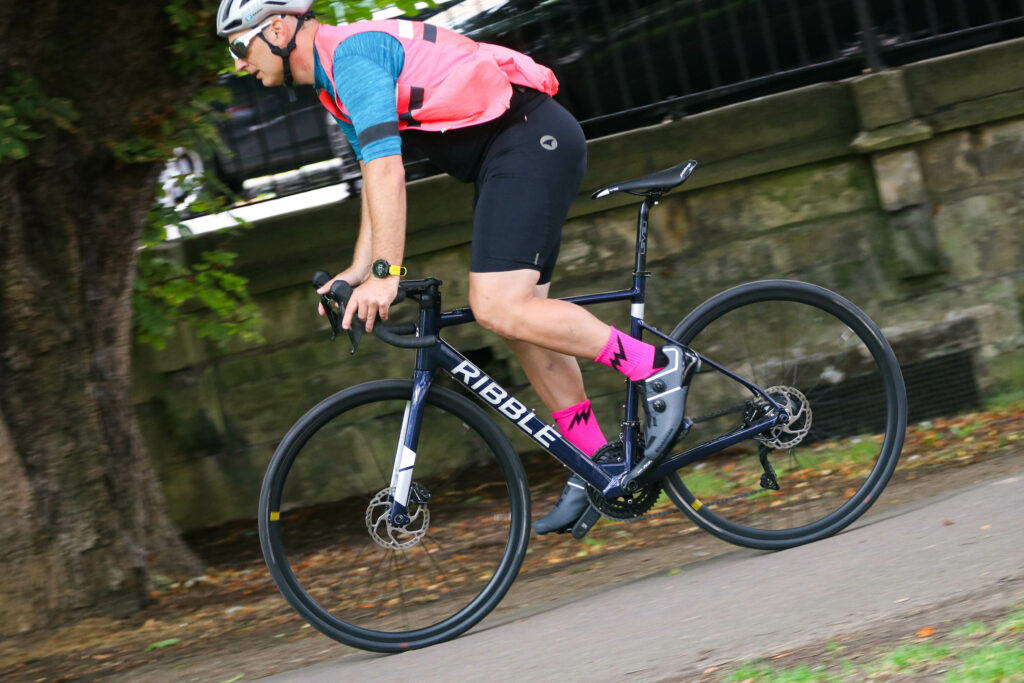 2021 Ribble Endurance AL e Shimano 105 – riding 4.jpg