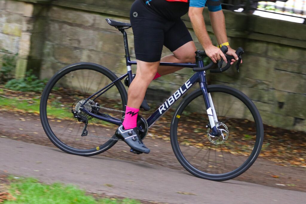2021 Ribble Endurance AL e Shimano 105 – riding 5.jpg