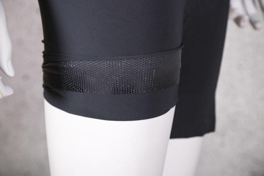 2021 Santini Redux Istinto Women&rsquo;s Bib Shorts &ndash; cuff gripper.jpg