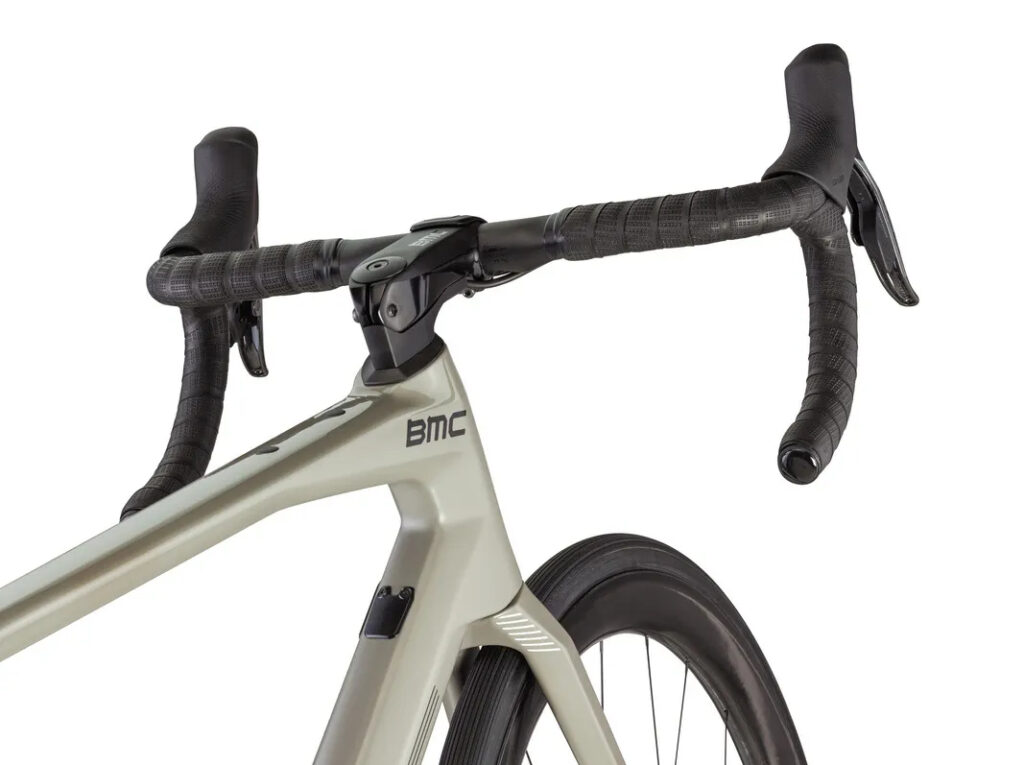 2022 BMC Roadmachine 01 ONE bars