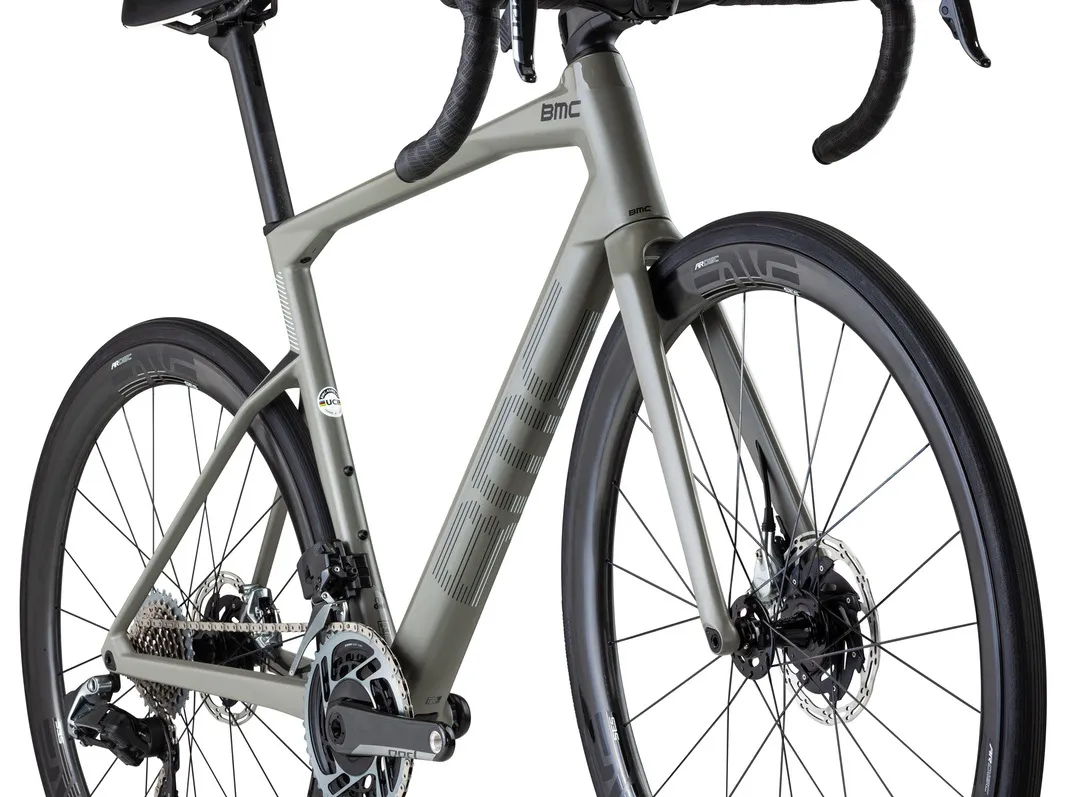 2022 BMC Roadmachine 01 ONE front side