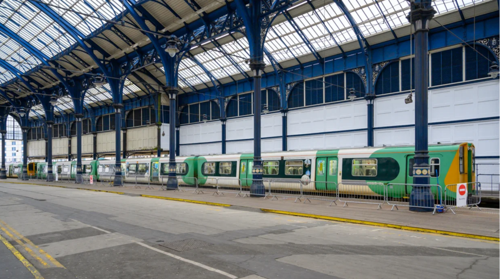 Southern Train at Brighton Station (picture credit Govia Thameslink).PNG