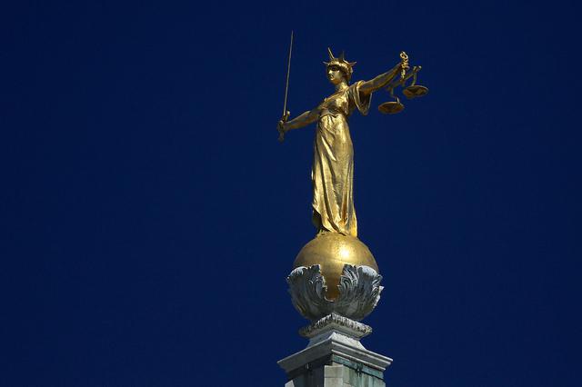 statue-justice-old-bailey-licensed-cc-2.0-flickr-ronnie-macdonald