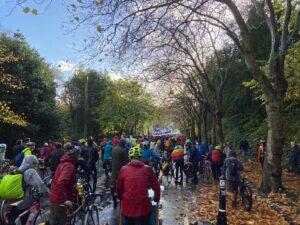 The Sustainable Transport Bloc depart Kelvin Way to join the climate march © Chris Russell