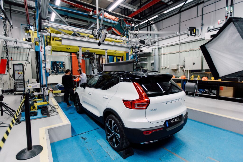 Volvo Cars and POC develop world first car bike helmet crash_test (4).jpg