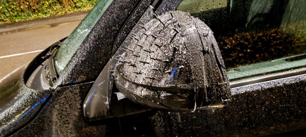 Wing mirror spikes