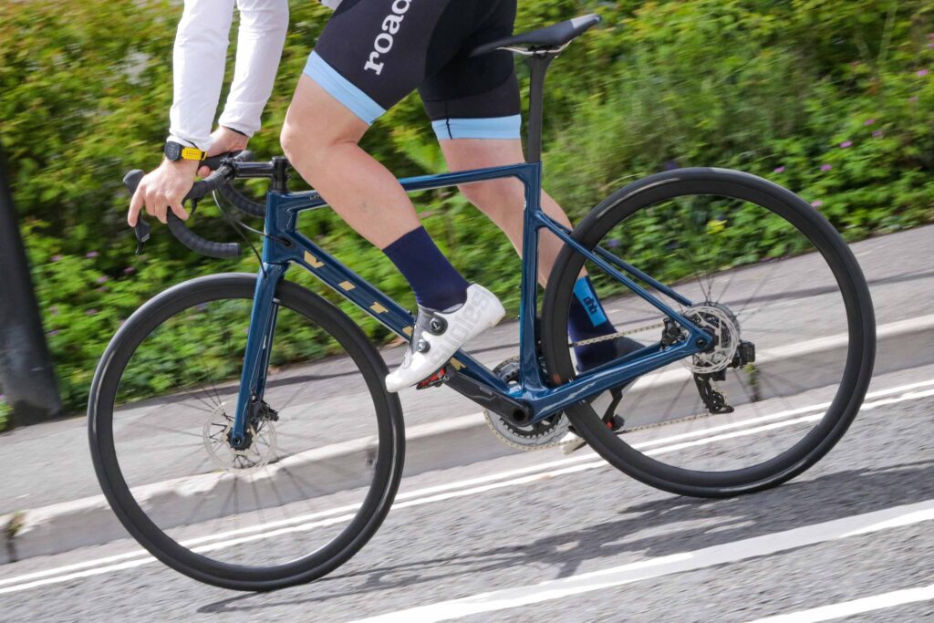 2021 Vitus Vitesse EVO CR eTap AXS – riding 4.jpg