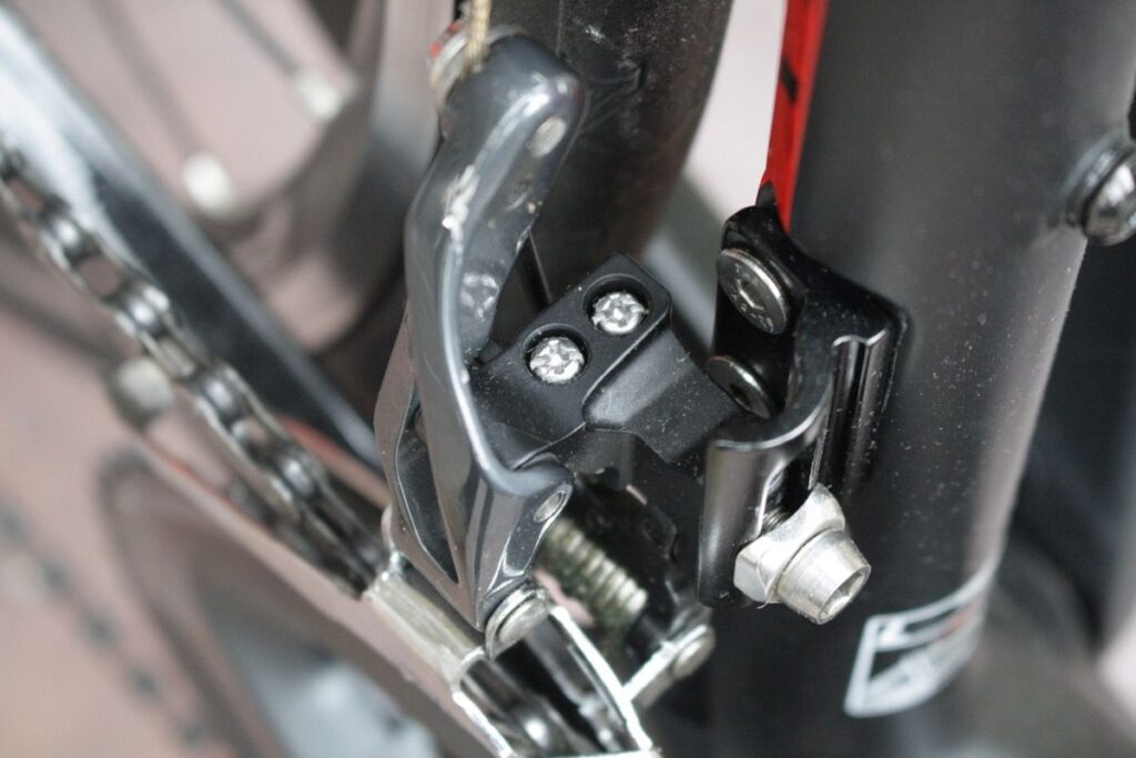 Dropping chain front mech 2 screws &ndash; 1 (1).jpg
