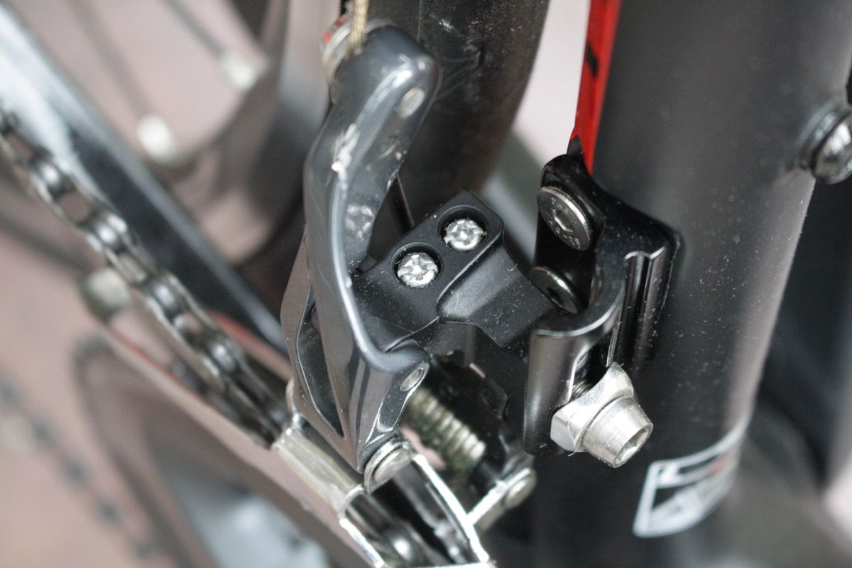 Dropping chain front mech 2 screws &ndash; 1 (1)