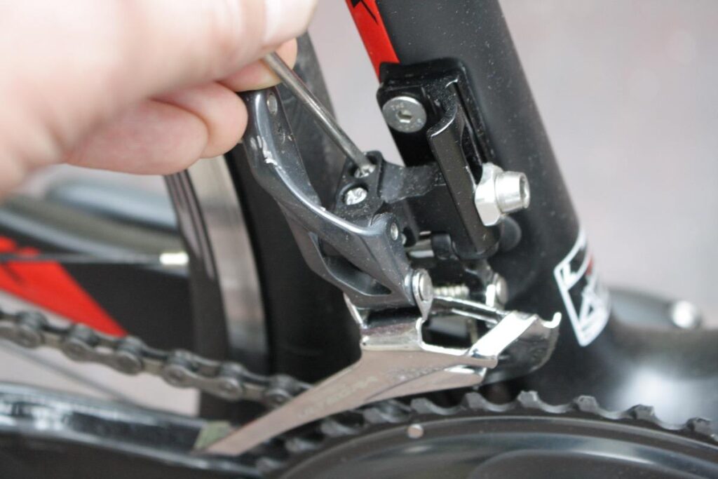 Dropping chain front mech L screw &ndash; 1.jpg