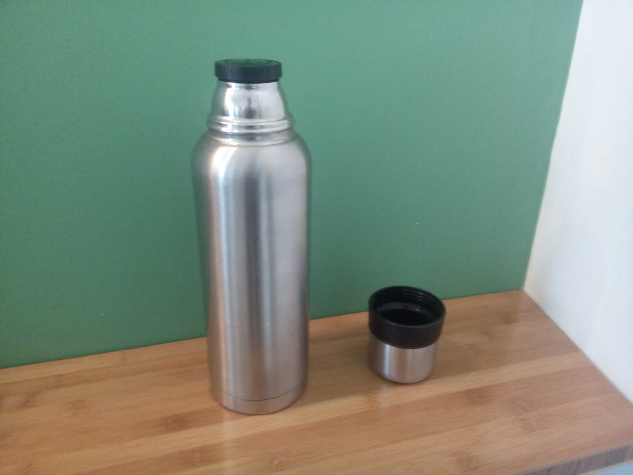 Thermos flask &ndash; licenced under CC BY-SA 4.0 on wikimedia commons