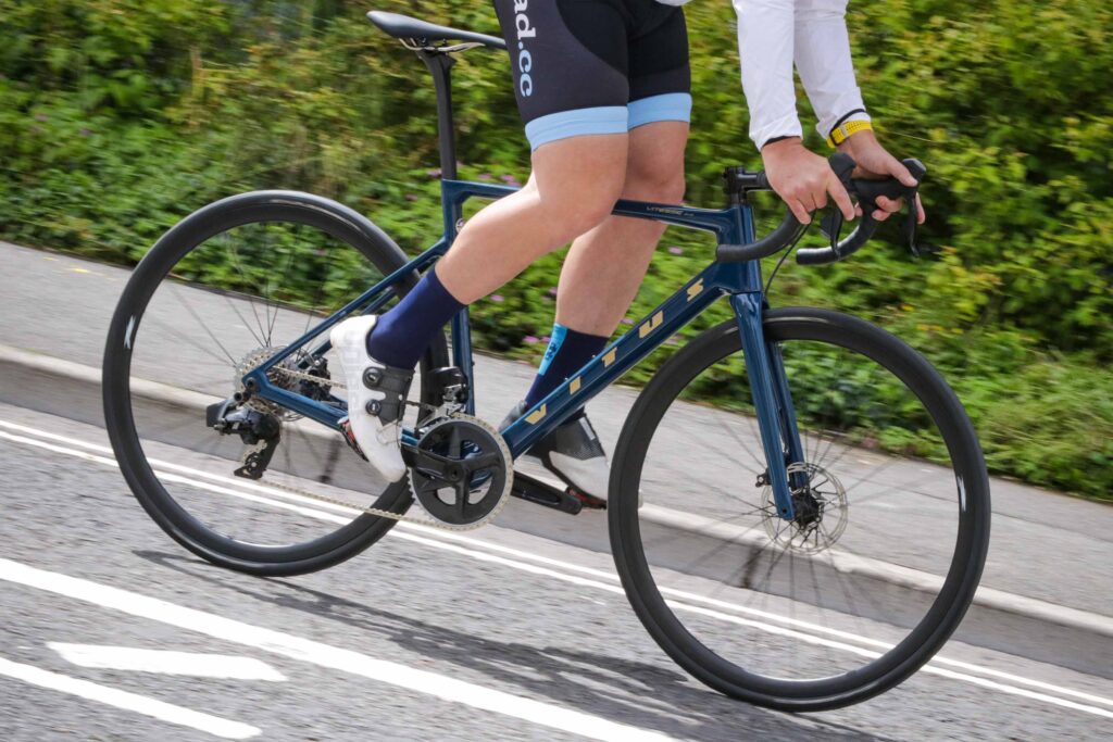 2021 Vitus Vitesse EVO CR eTap AXS &ndash; riding 1.jpg