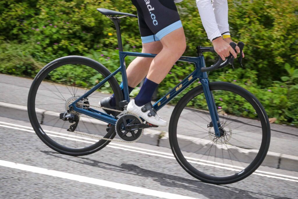 2021 Vitus Vitesse EVO CR eTap AXS &ndash; riding 5.jpg