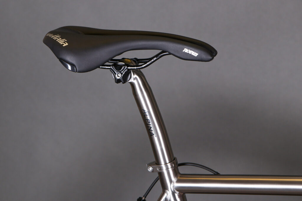 2022 Dolan ADX Titanium &ndash; saddle and post.jpg