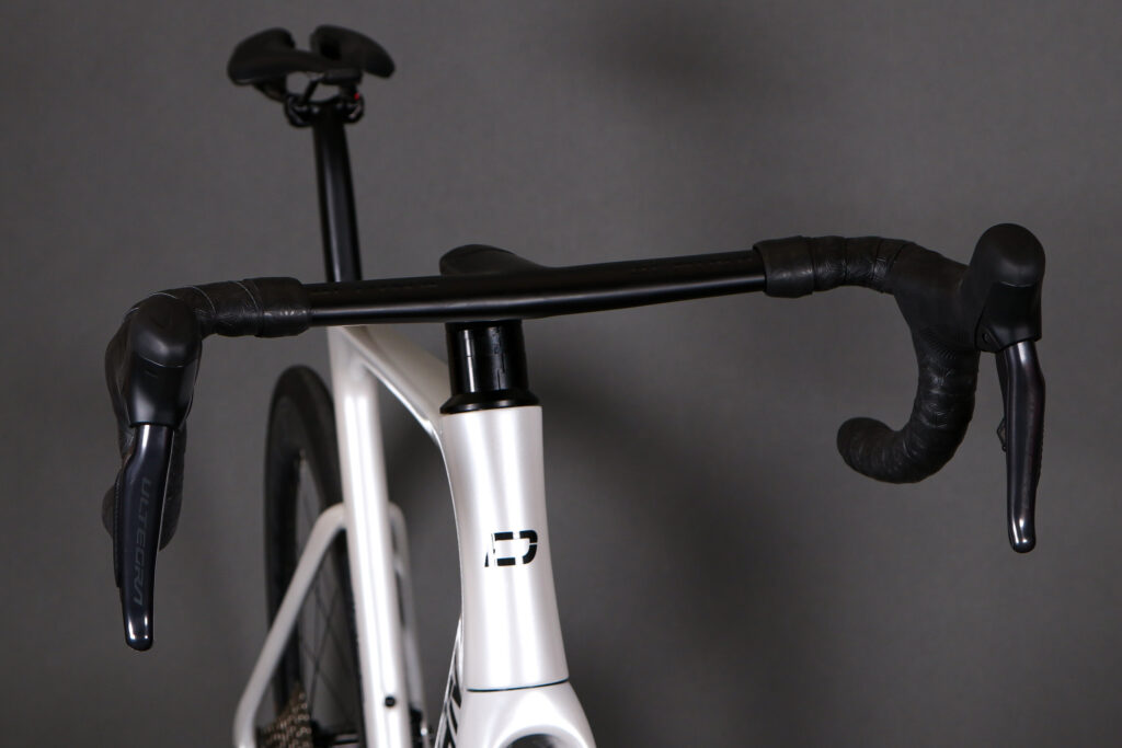 2022 Dolan Ares Disc – bars 1.jpg