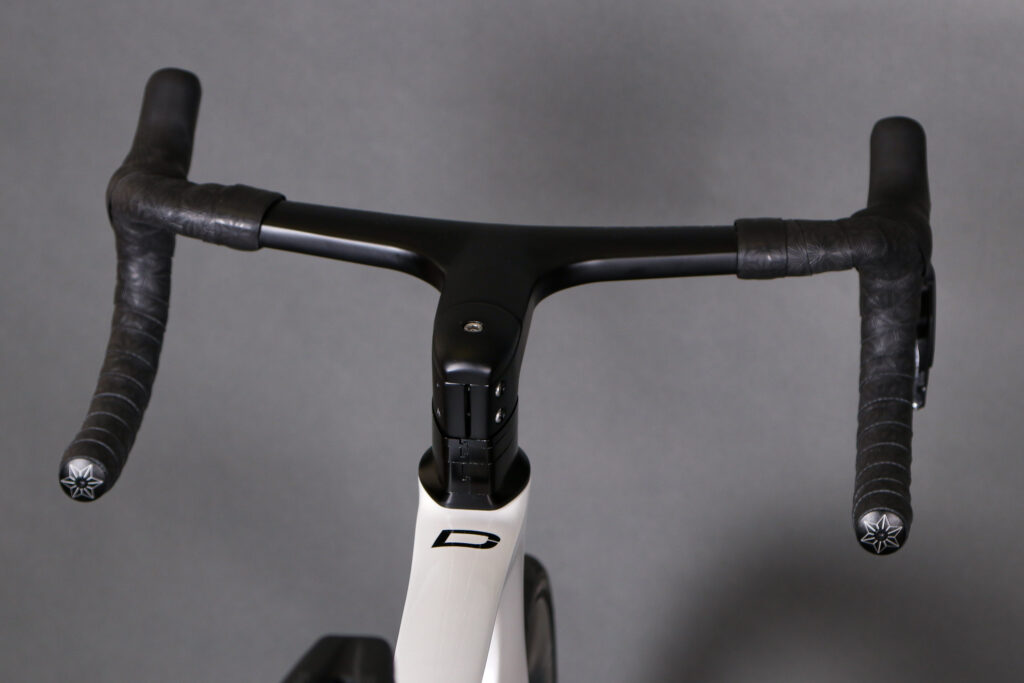 2022 Dolan Ares Disc – bars 3.jpg