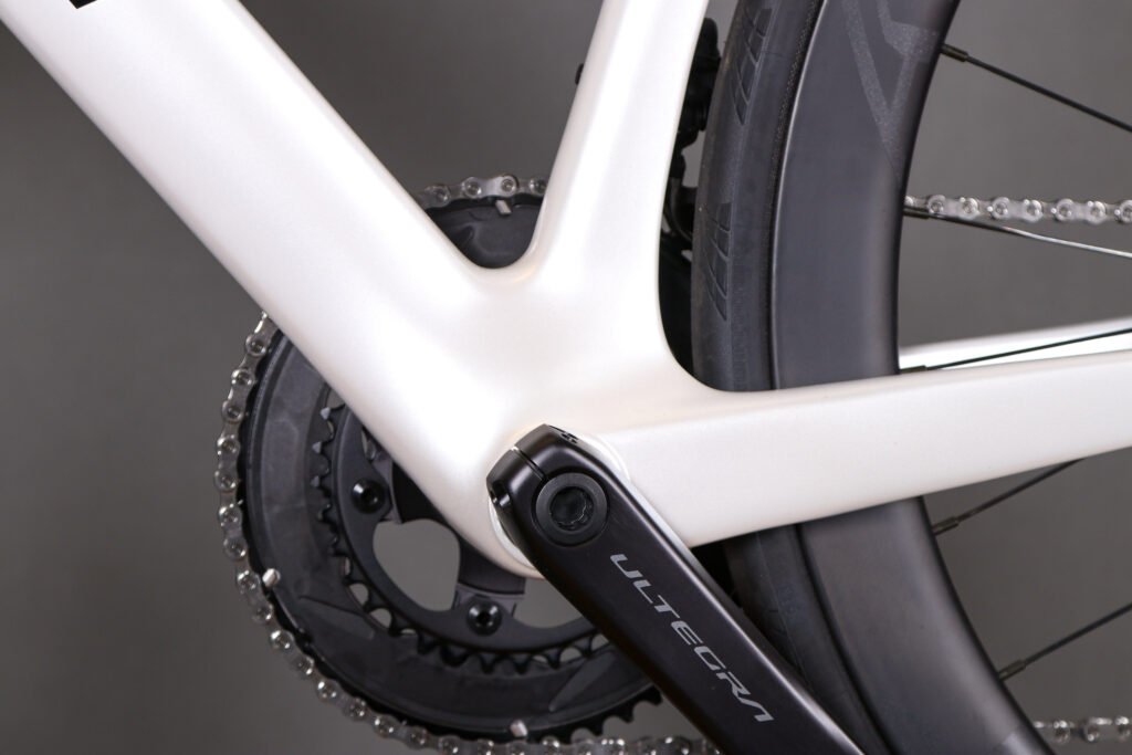 2022 Dolan Ares Disc – bottom bracket.jpg