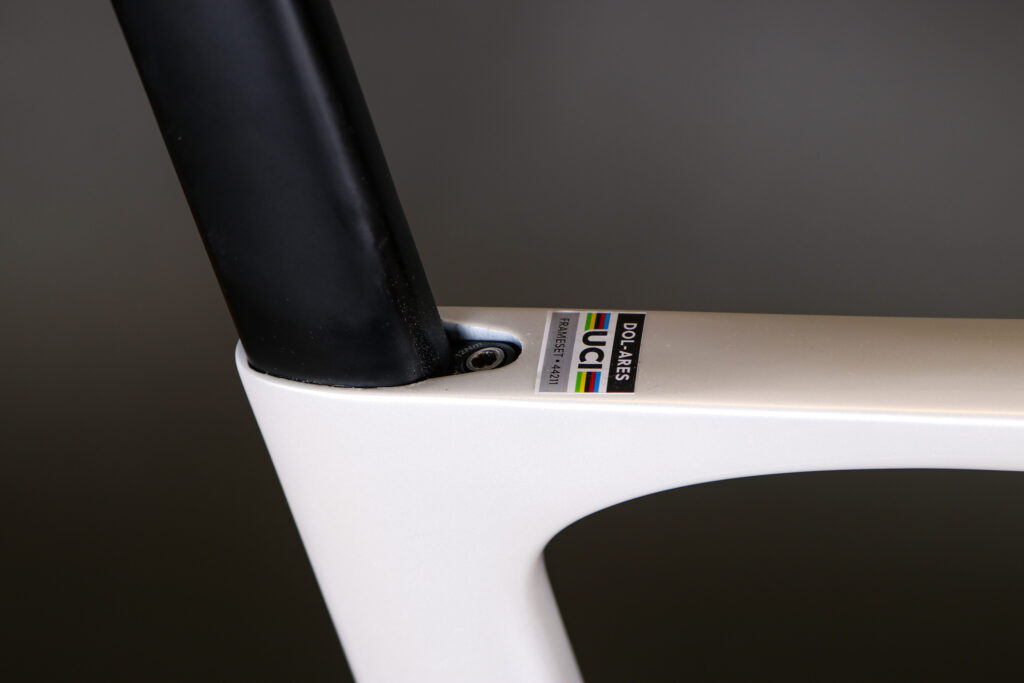2022 Dolan Ares Disc – seat post bolt and UCI sticker.jpg