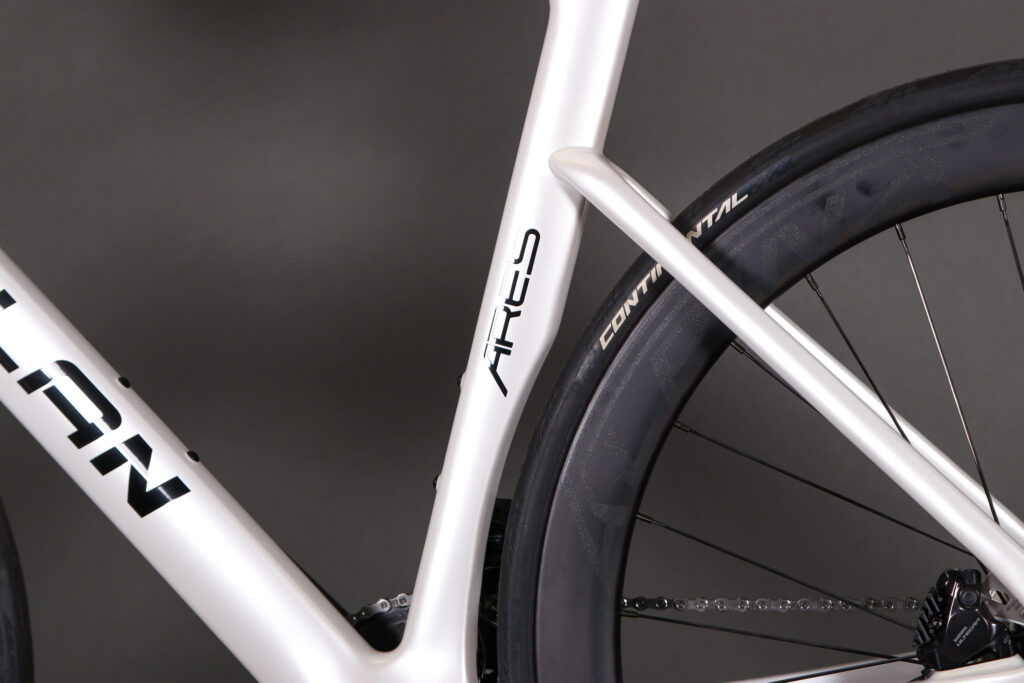 2022 Dolan Ares Disc – seat tube shape.jpg
